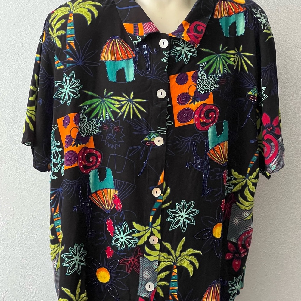 Black Tropical Print Button-Front Blouse in Multicolor